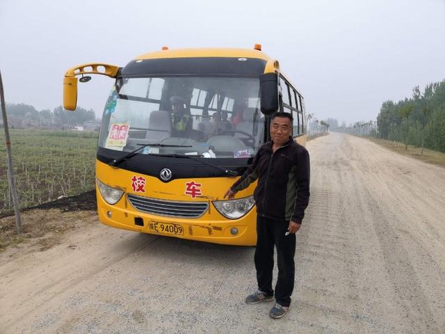 臨渭交警保豐中隊嚴查校車安全隱患確保師生安全入校/ 臨渭交警保豐中隊嚴查校車安全隱患確保師生安全入校