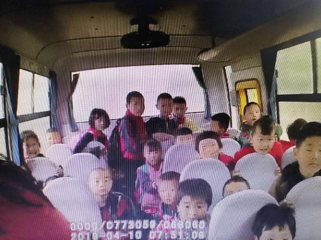 臨渭交警保豐中隊嚴查校車安全隱患確保師生安全入校/ 臨渭交警保豐中隊嚴查校車安全隱患確保師生安全入校