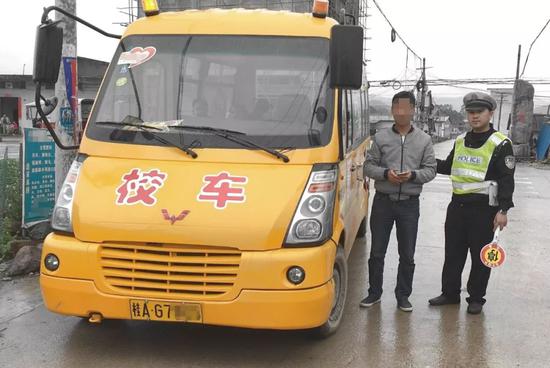 未取得駕駛資格就敢開校車？賓陽一司機(jī)和校方受重罰