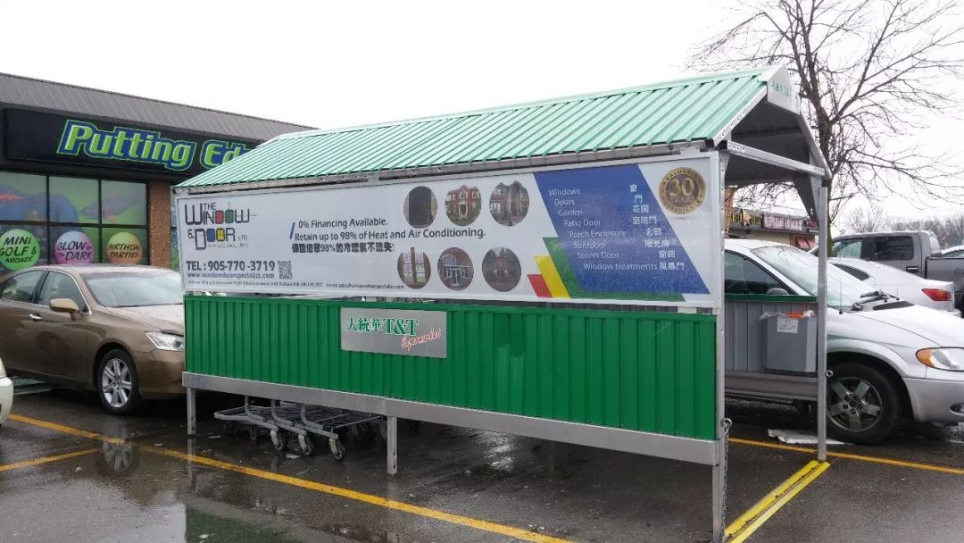 加拿大：校車側(cè)翻到溝里！學(xué)生受傷入院！校車什么時(shí)候才配安全帶？