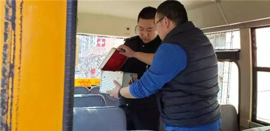 吉林市船營交管大隊加大對轄區(qū)校車安全隱患排查力度/ 吉林市船營交管大隊加大對轄區(qū)校車安全隱患排查力度