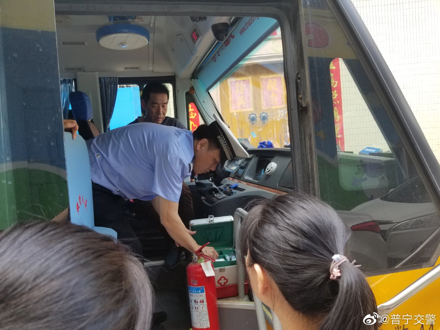 普寧交警聯(lián)合多部門走進(jìn)幼兒園排查校車除隱患/ 普寧交警聯(lián)合多部門走進(jìn)幼兒園排查校車除隱患
