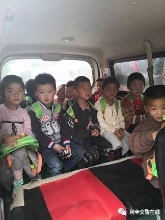 利辛交警，超員“黑校車”重治沒商量