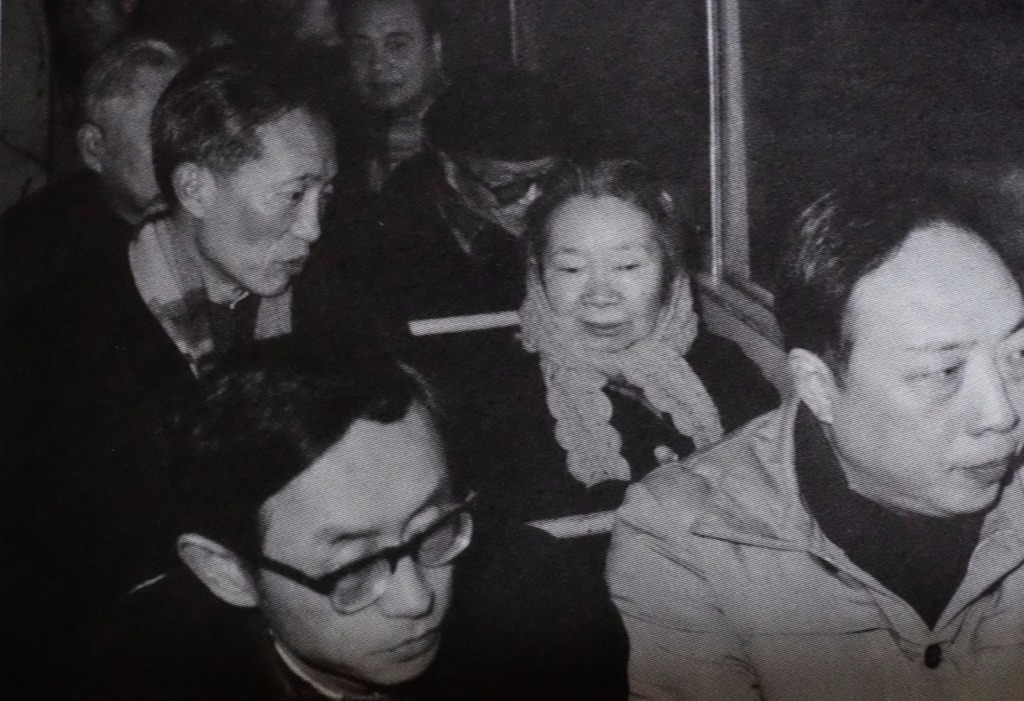 歷史深處開來(lái)復(fù)旦校車，顧頡剛、謝希德、蕭乾、朱東潤(rùn)等常坐