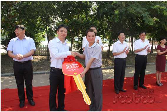 劉強東助力家鄉(xiāng)教育 京東校車“開赴”宿遷