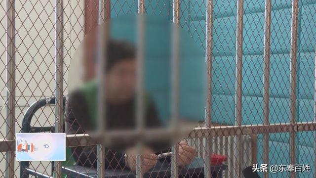 蒲城一7座“黑校車”塞進11名學生 司機還醉駕 蒲城一7座“黑校車”塞進11名學生 司機還醉駕