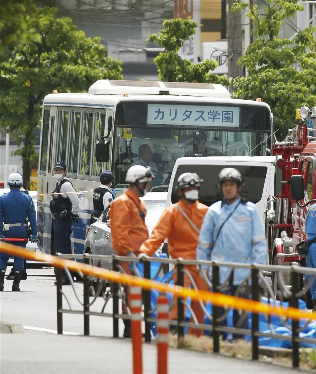 喪心病狂！砍殺等校車的小學生后自殺，日本神奈川又“隨機殺人“釀16傷2死