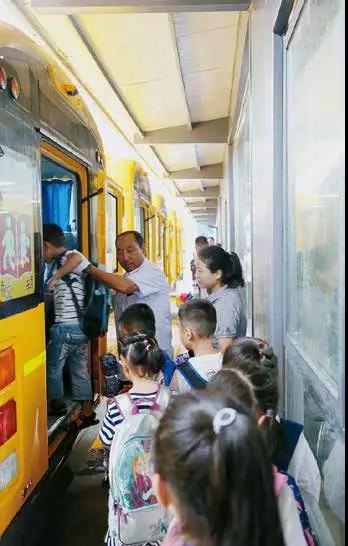 【實例】如何用41臺校車接送50000名學生？