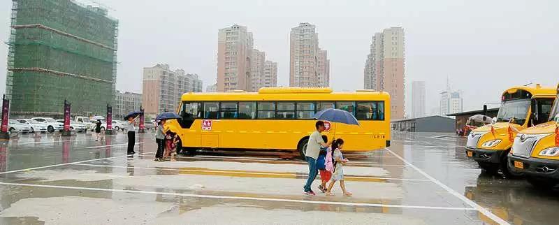 【實例】如何用41臺校車接送50000名學生？