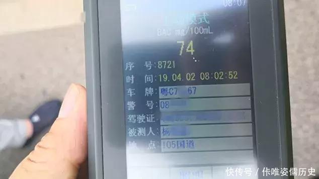 珠海90后黃毛小伙早上在馬路睡覺，被校車司機(jī)舉報(bào)，竟塞交警5000元求放過！