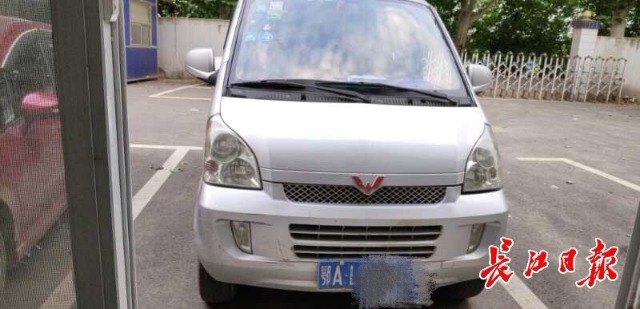 驚嚇！一輛面包車充當(dāng)校車，超載了一車幼兒