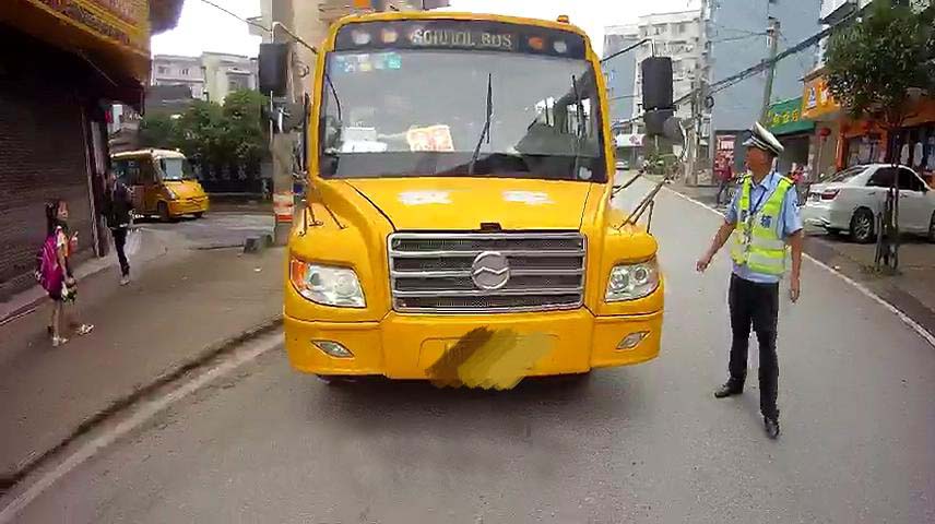 交警北塔大隊: 校車及駕駛?cè)私煌ㄟ`法行為“零容忍” 交警北塔大隊: 校車及駕駛?cè)私煌ㄟ`法行為“零容忍”