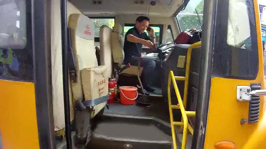 交警北塔大隊: 校車及駕駛?cè)私煌ㄟ`法行為“零容忍” 交警北塔大隊: 校車及駕駛?cè)私煌ㄟ`法行為“零容忍”