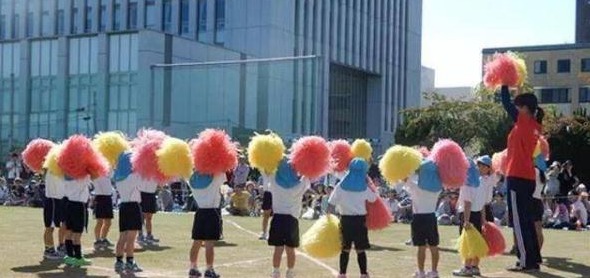 日本幼兒園的一日生活：每天校車接送，兩次戶外活動，無午睡時(shí)間