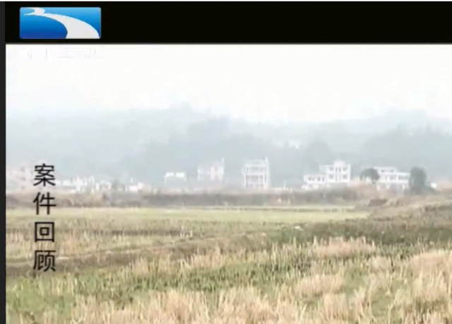 校車接送時的一次疏忽，孩子命喪車輪下，老人抱著孩子痛哭