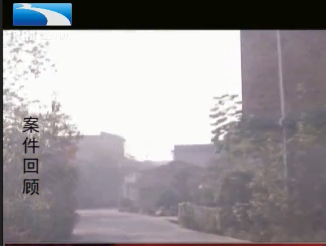 校車接送時的一次疏忽，孩子命喪車輪下，老人抱著孩子痛哭