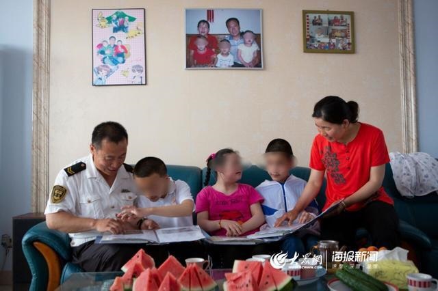 校車(chē)“寄養(yǎng)爸爸”好樣的！13年為3名孤殘兒童打造“溫馨之家”