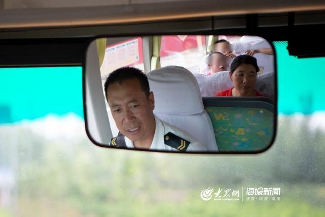 校車(chē)“寄養(yǎng)爸爸”好樣的！13年為3名孤殘兒童打造“溫馨之家”