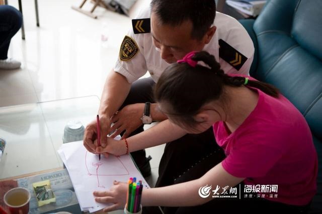 校車(chē)“寄養(yǎng)爸爸”好樣的！13年為3名孤殘兒童打造“溫馨之家”