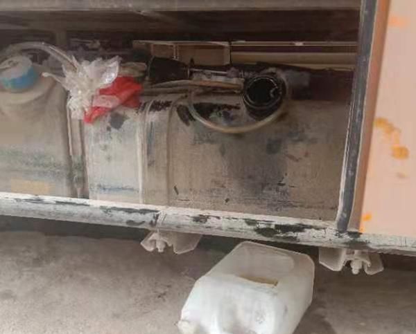 校車安全絕非兒戲 中通客車斷油熄火存隱患 校車安全絕非兒戲 中通客車斷油熄火存隱患