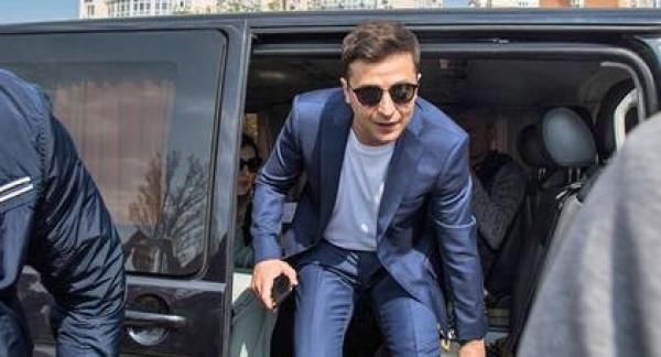 烏總統(tǒng)司機睡眠不足？澤連斯基車隊與校車相撞 無人受傷