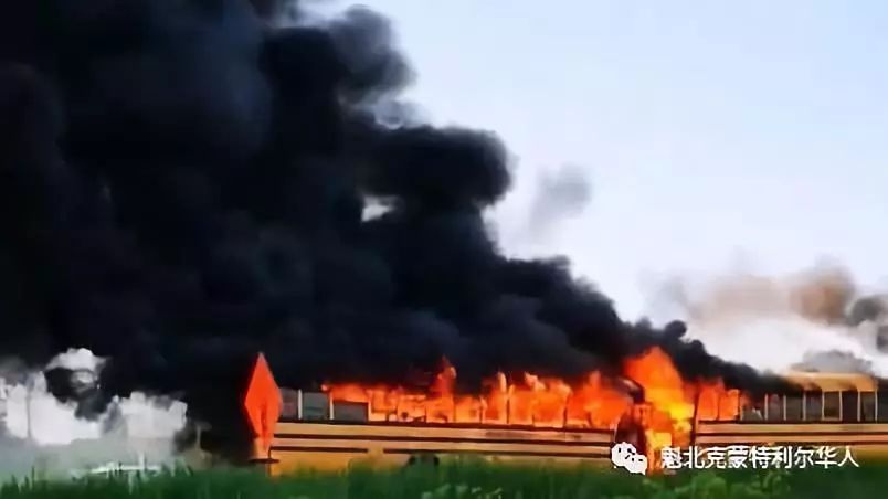 加拿大魁省高速上兩輛校車相撞起大火 25名兒童被送到醫(yī)院 加拿大魁省高速上兩輛校車相撞起大火 25名兒童被送到醫(yī)院