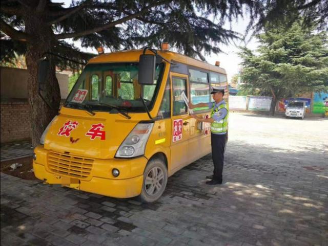 白水公安交警:校車(chē)統(tǒng)一封存 消除安全隱患 白水公安交警:校車(chē)統(tǒng)一封存 消除安全隱患