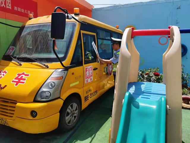 白水公安交警:校車(chē)統(tǒng)一封存 消除安全隱患 白水公安交警:校車(chē)統(tǒng)一封存 消除安全隱患