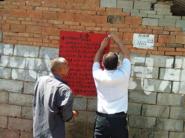 淅川縣倉房鎮(zhèn)中心校：接送孩子不再愁，扶貧校車到家門