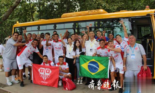 世界青少年足球賽青島開戰(zhàn)，溫馨校車助力