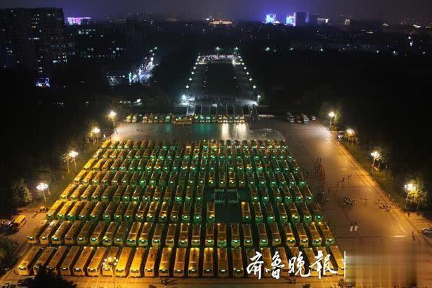 世界青少年足球賽青島開戰(zhàn)，溫馨校車助力