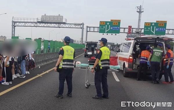 快訊 永平工商校車國一與大貨車事故！22學(xué)生 1司機(jī)受傷 堵8公里