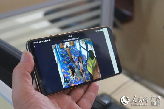 廣西容縣:“互聯(lián)網(wǎng) 校車”護(hù)航平安上學(xué)路 廣西容縣:“互聯(lián)網(wǎng) 校車”護(hù)航平安上學(xué)路