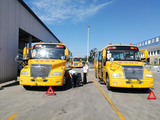 迎開學(xué)！黃島126部大鼻子校車全部“體檢”