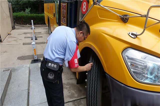 嚴把校車審驗關，護航學生上學路