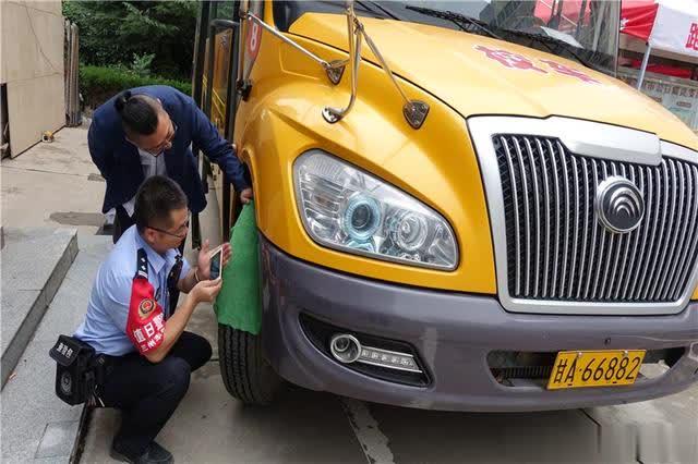 嚴把校車審驗關，護航學生上學路