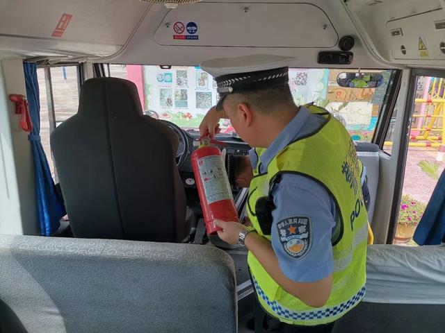 開學(xué)季！濟源交警深入校園送“安全”