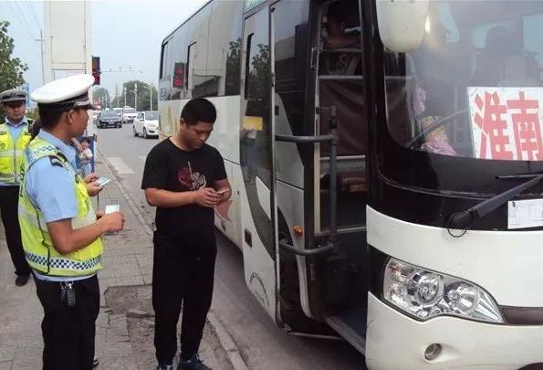 學(xué)生忙！家長忙！交警更忙！鳳臺(tái)交警開啟“護(hù)學(xué)”模式