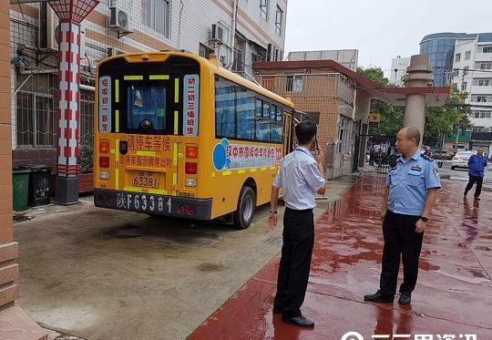 漢中國(guó)際中學(xué)校車逾期未檢還不購(gòu)交強(qiáng)險(xiǎn)，交警責(zé)令整改