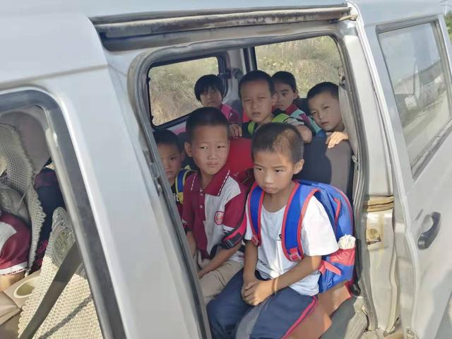 白水:非法校車超員被查處 白水:非法校車超員被查處