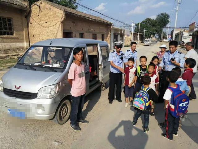 白水:非法校車超員被查處 白水:非法校車超員被查處