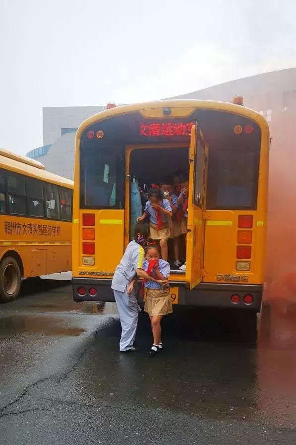 守護(hù)最“穩(wěn)”校車，牢筑“安全防火墻”