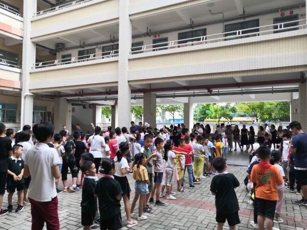 安全乘車 珍愛生命 翠景東方小學(xué)校車乘坐安全培訓(xùn)