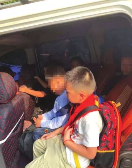 開學(xué)季 拒絕“黑校車”