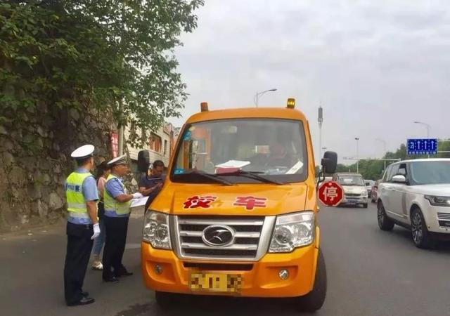 湘潭一校車司機(jī)酒駕心存僥幸“走捷徑”，交警蜀黍：沒想到吧？