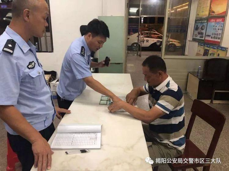 潮汕一校車(chē)被舉報(bào)！為了趕時(shí)間便逆向行駛的行為讓人后怕！