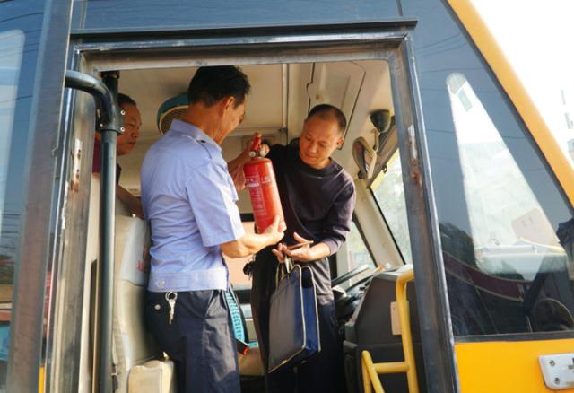 筑牢安全防護(hù)網(wǎng)！邵陽市組織開展校園及周邊、校車安全管理督查