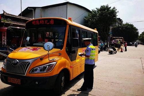 加強(qiáng)校車(chē)安全管理 確保學(xué)生出行安全 加強(qiáng)校車(chē)安全管理 確保學(xué)生出行安全
