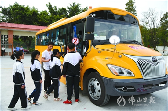 三水校車安全管理新規(guī)出爐 配置衛(wèi)星定位實時監(jiān)控 三水校車安全管理新規(guī)出爐 配置衛(wèi)星定位實時監(jiān)控