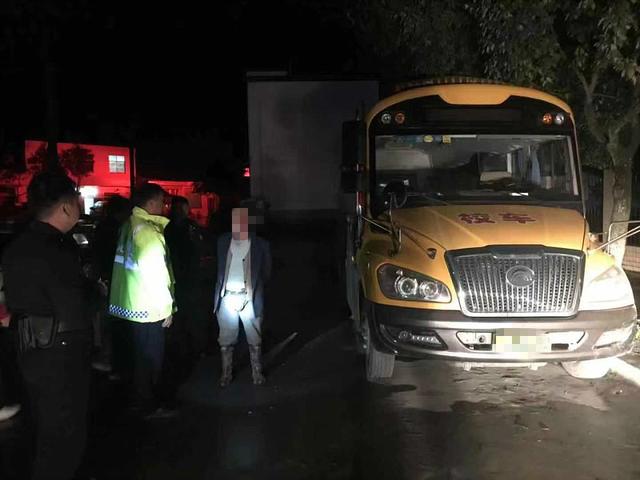 自作聰明被“車撞”作繭自縛遭處罰 自作聰明被“車撞”作繭自縛遭處罰